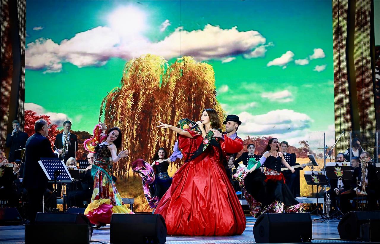 10 июля 2017 года Славянский Базар в Витебске сольный концерт Зары в сопровождении президентского оркестра Беларуси Бабарикина 