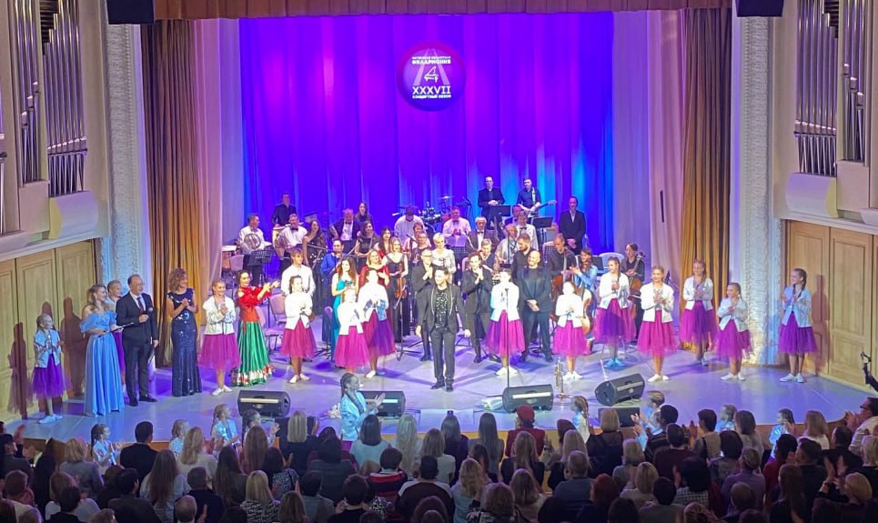 1 октября 2025 года Сольный концерт итальянского певца Riccardo Foresi в Витебской Филармонии под аккомпанемент симфонического оркестра под руководством Владимира Белявского 